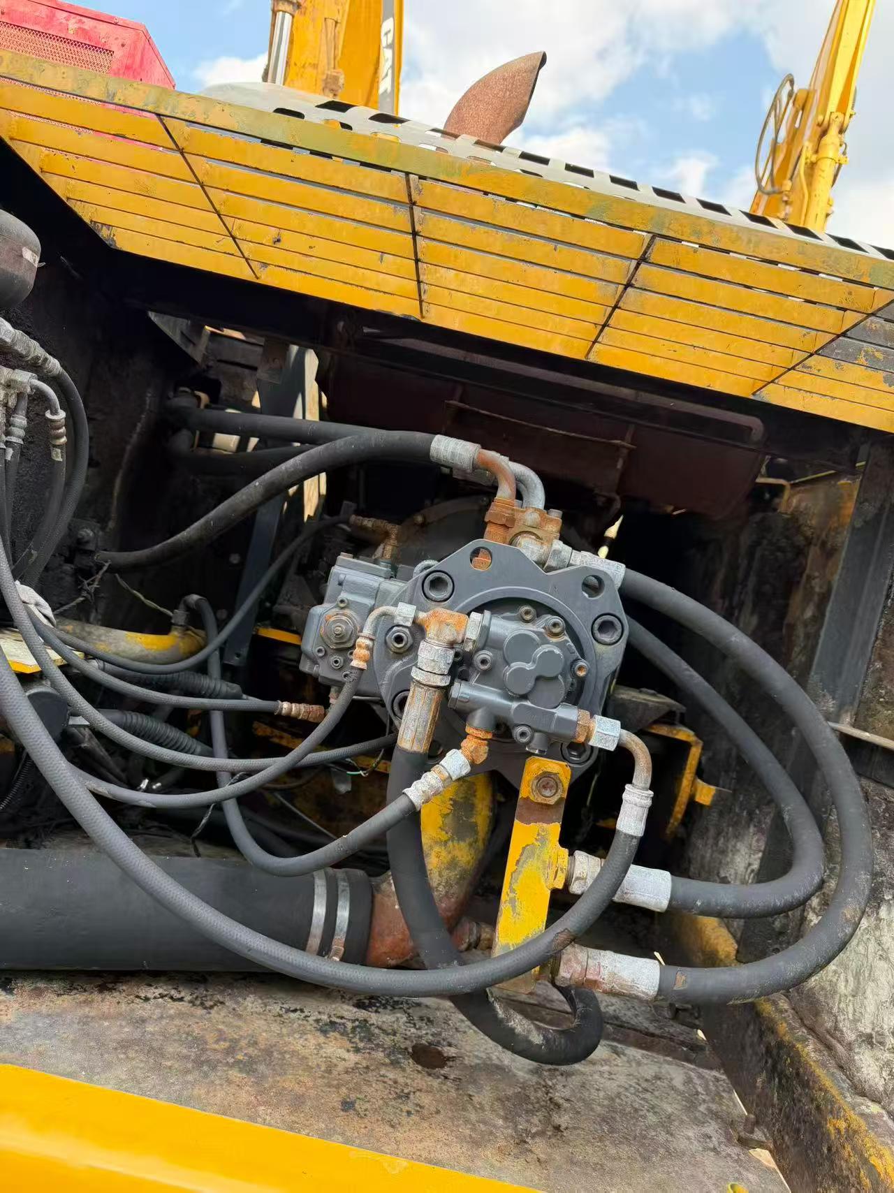 Buy Kato HD1023-LC Used Excavator / 7 Buy Kato HD1023-LC Used Excavator / 7