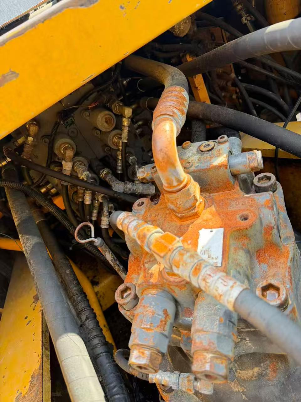 Buy Kato HD1023-LC Used Excavator / 6 Buy Kato HD1023-LC Used Excavator / 6