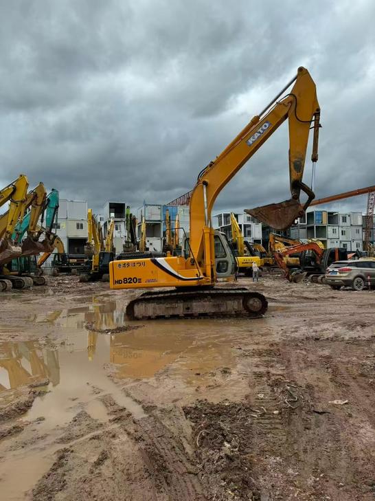 Buy Kato 820-3SP Used Excavator / 1