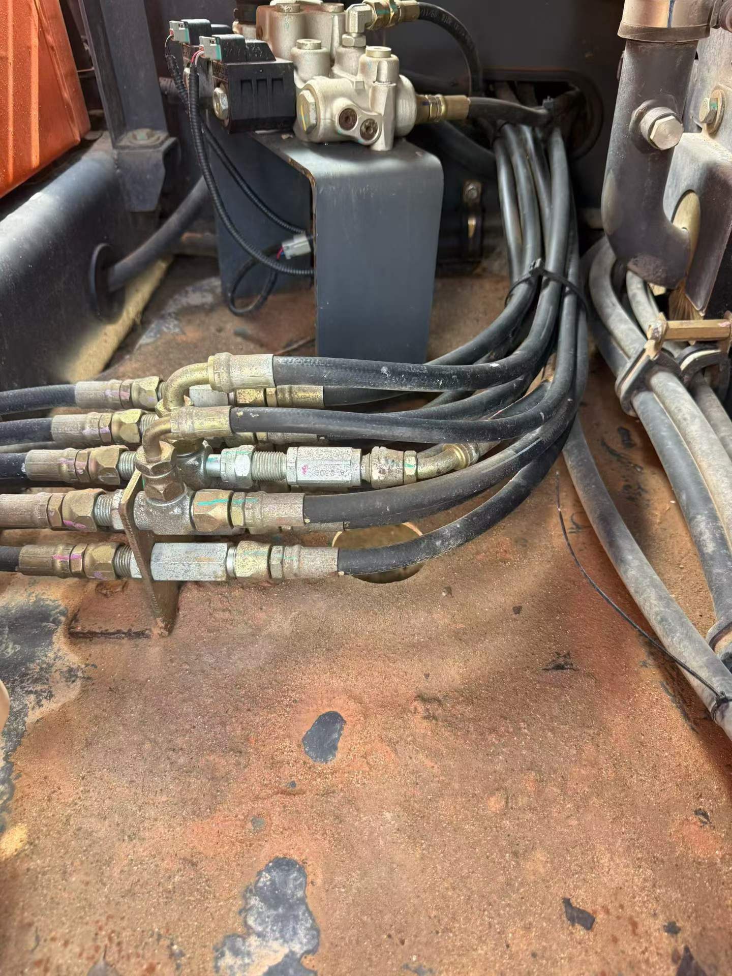 Buy Doosan DH215-7 Used Excavator / 3 Buy Doosan DH215-7 Used Excavator / 3