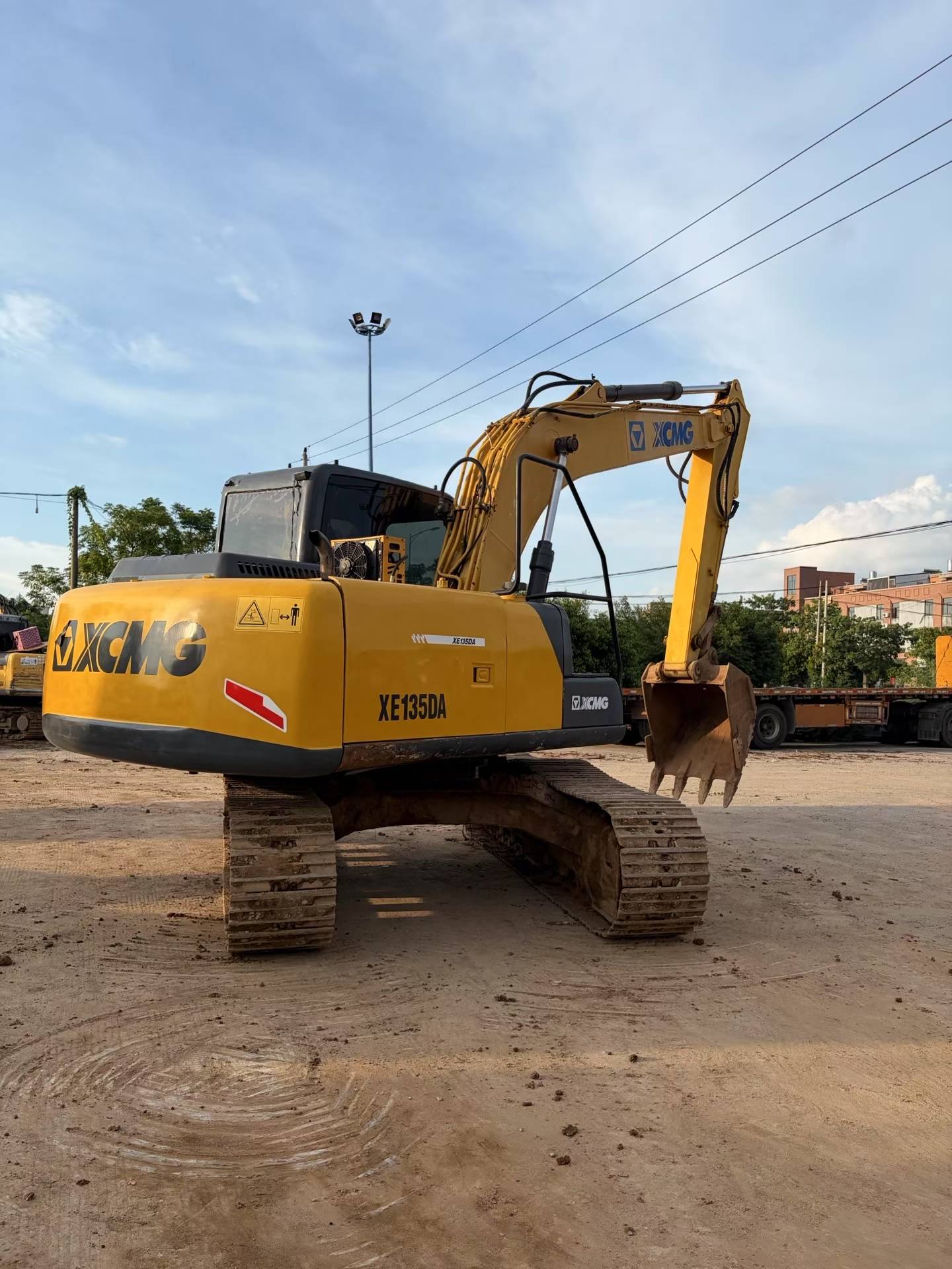 Buy XCMG XE135B Used Excavator / 2