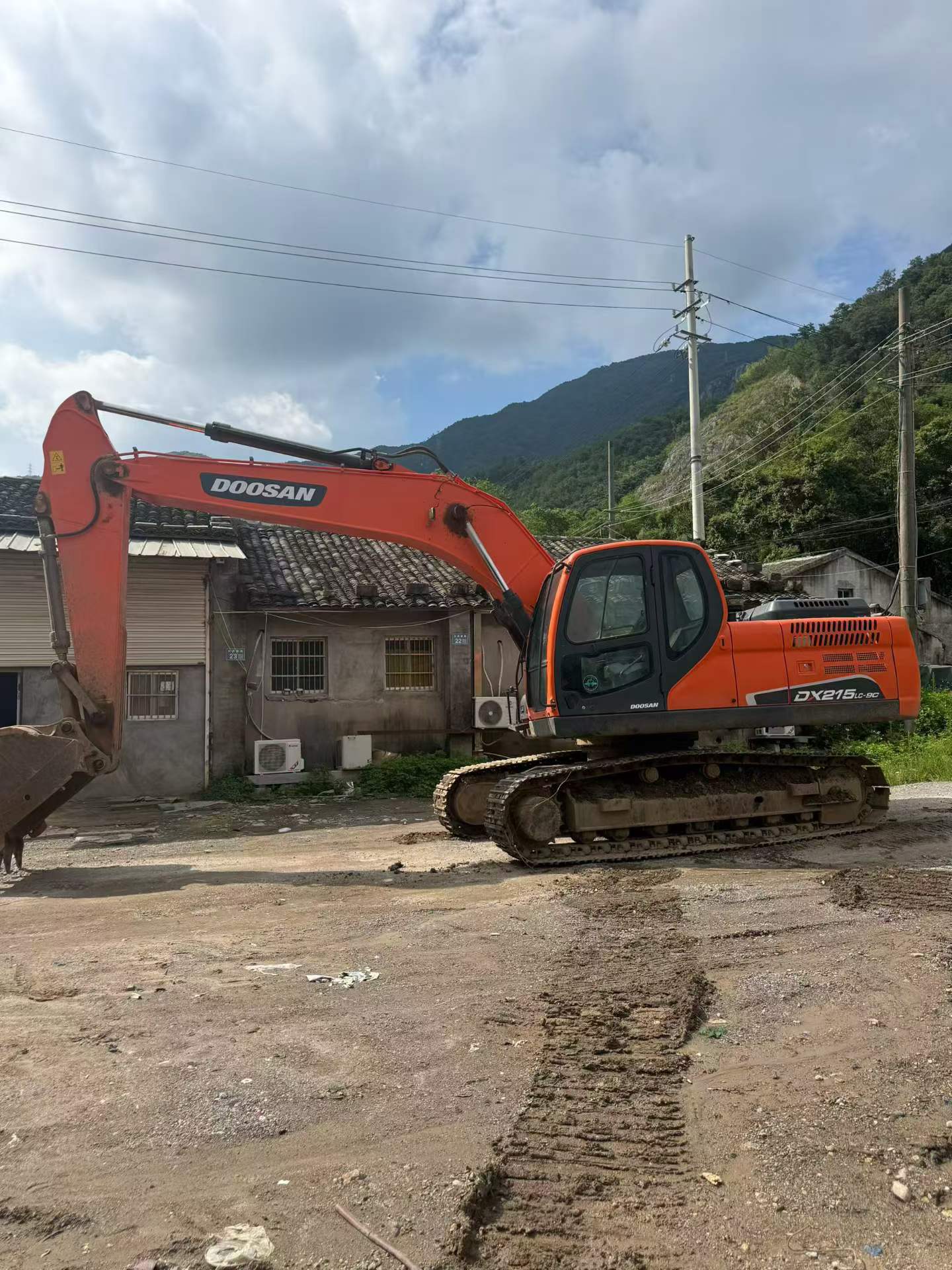 Buy Doosan DH215-7 Used Excavator / 1