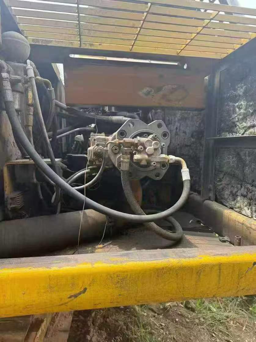 Buy Kato 820-3SP Used Excavator / 1