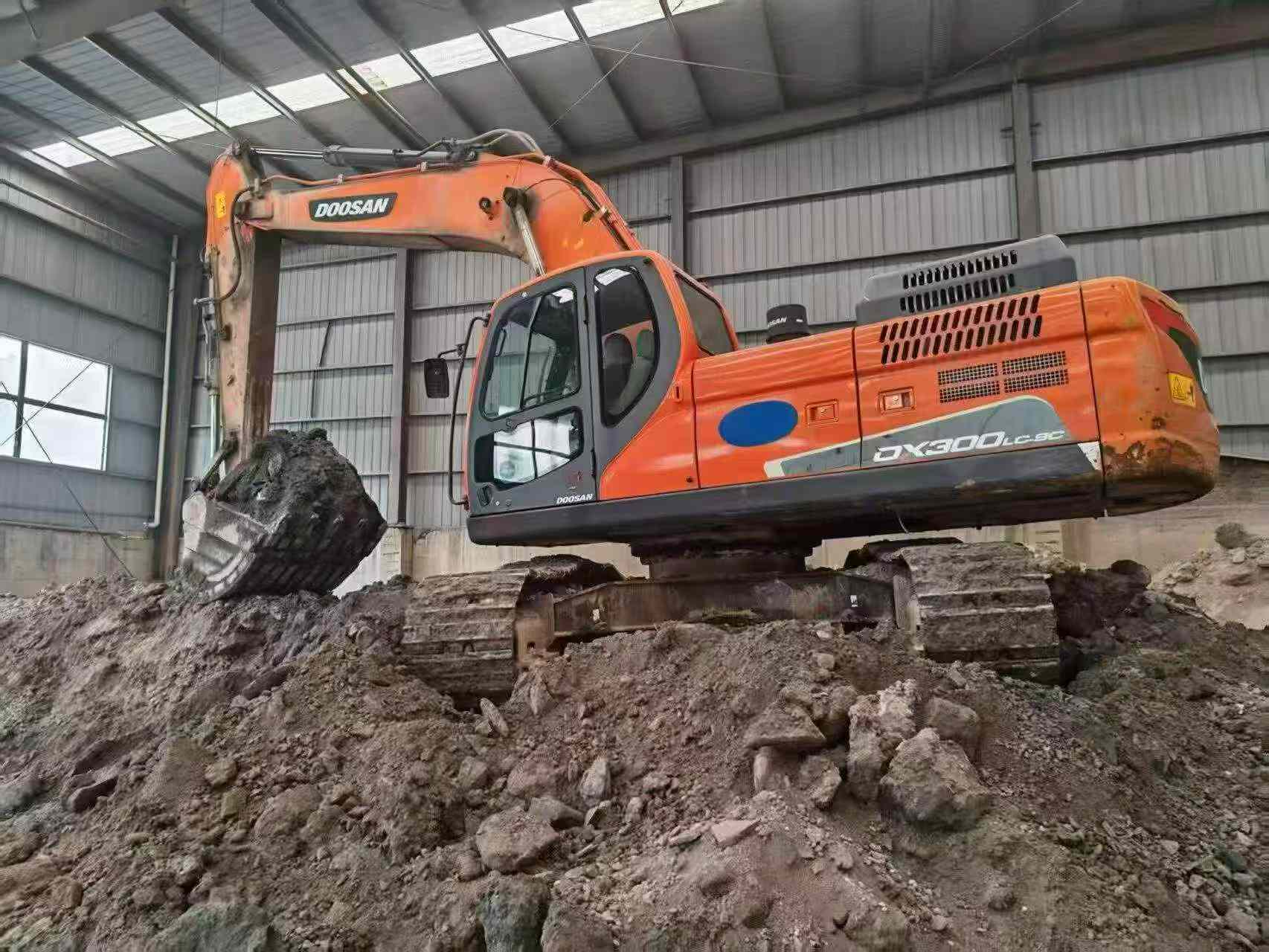 Buy Doosan DX300LC-9C Used Excavator / 1