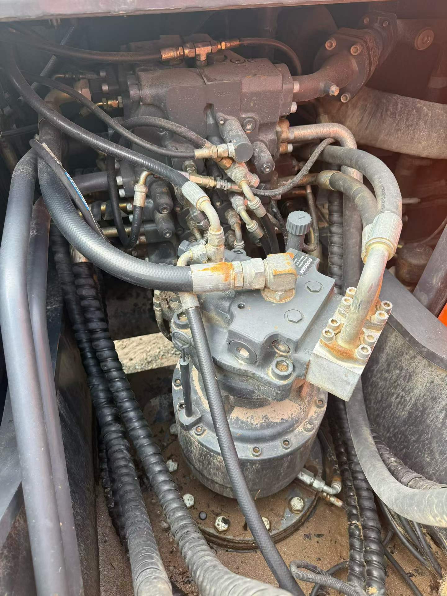 Buy Doosan DH215-7 Used Excavator / 4 Buy Doosan DH215-7 Used Excavator / 4