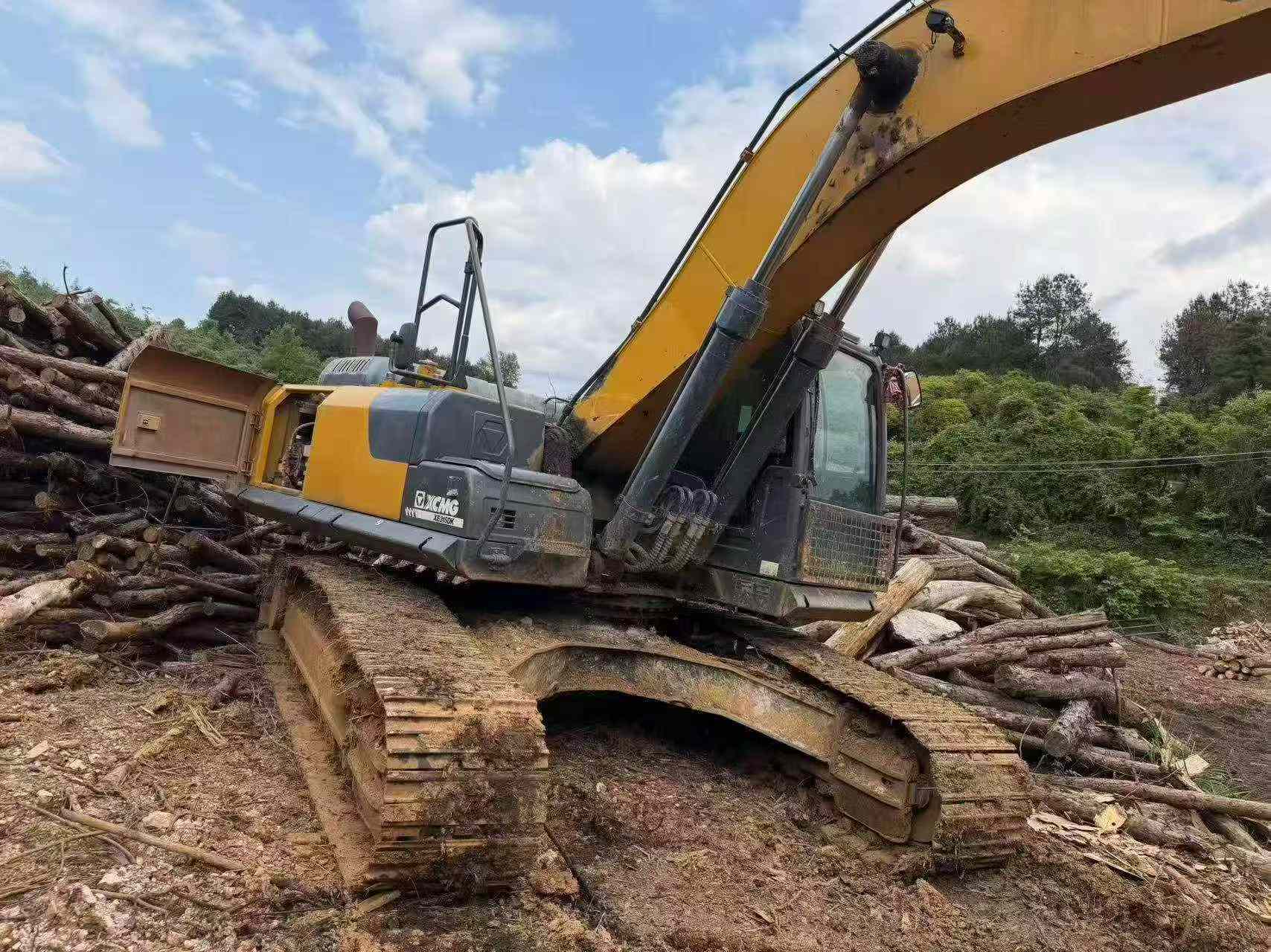 Buy XCMG XE270DK Used Excavator / 4