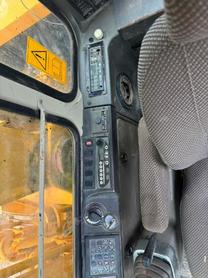 Buy Kato 820-3SP Used Excavator / 3 Buy Kato 820-3SP Used Excavator / 3