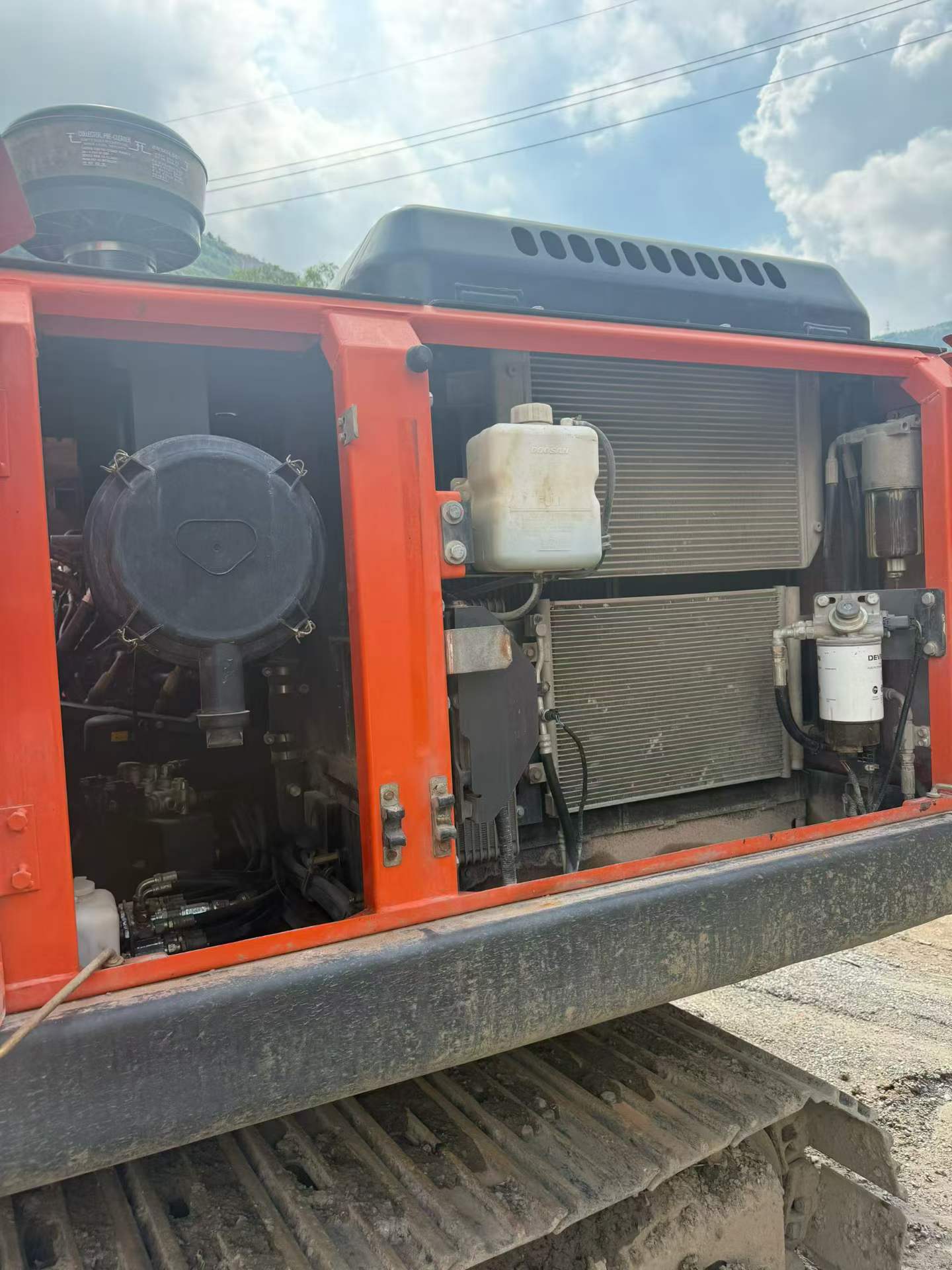 Buy Doosan DH215-7 Used Excavator / 6 Buy Doosan DH215-7 Used Excavator / 6