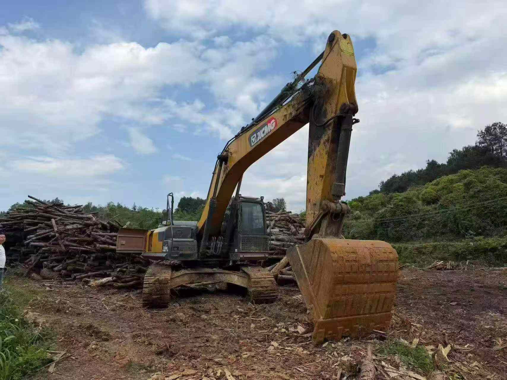Buy XCMG XE270DK Used Excavator / 3