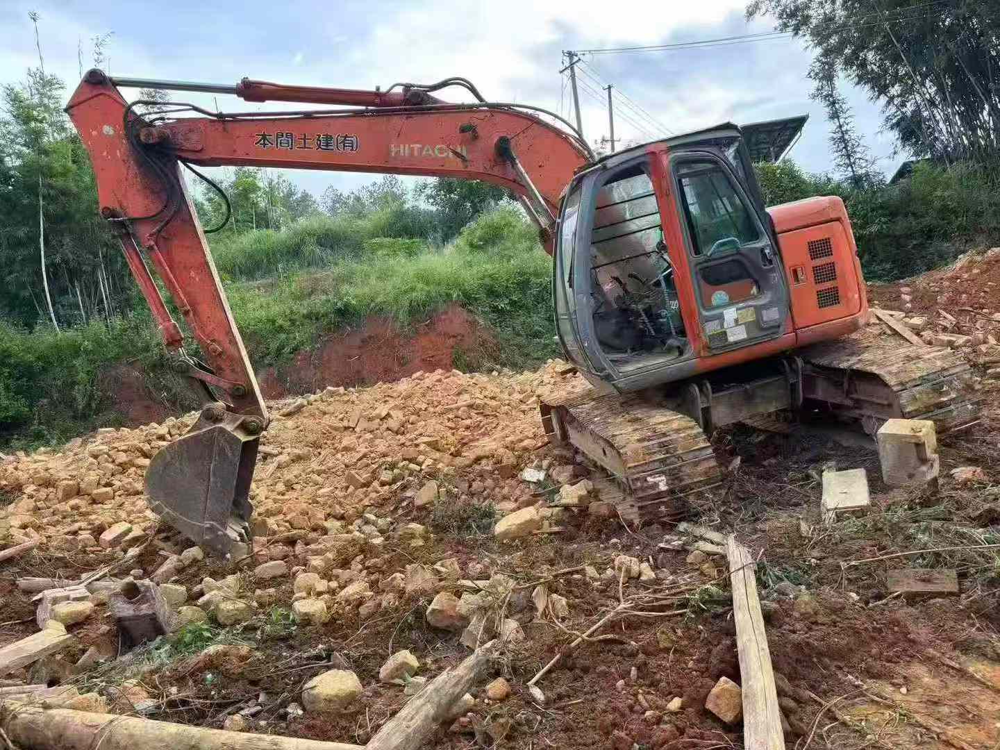 Buy Hitachi EX135UR Used Excavator / 3 Buy Hitachi EX135UR Used Excavator / 3