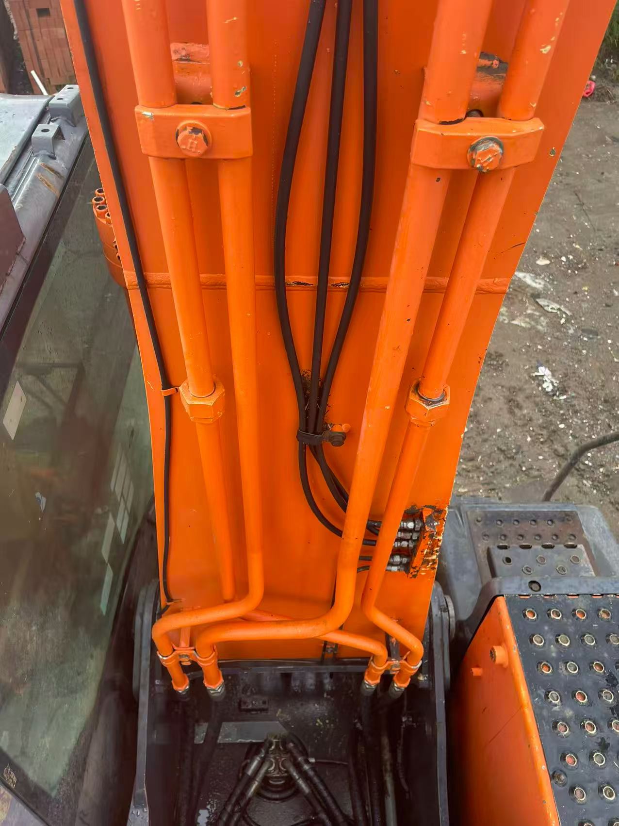 Buy Hitachi ZX200-5G Used Excavator / 8