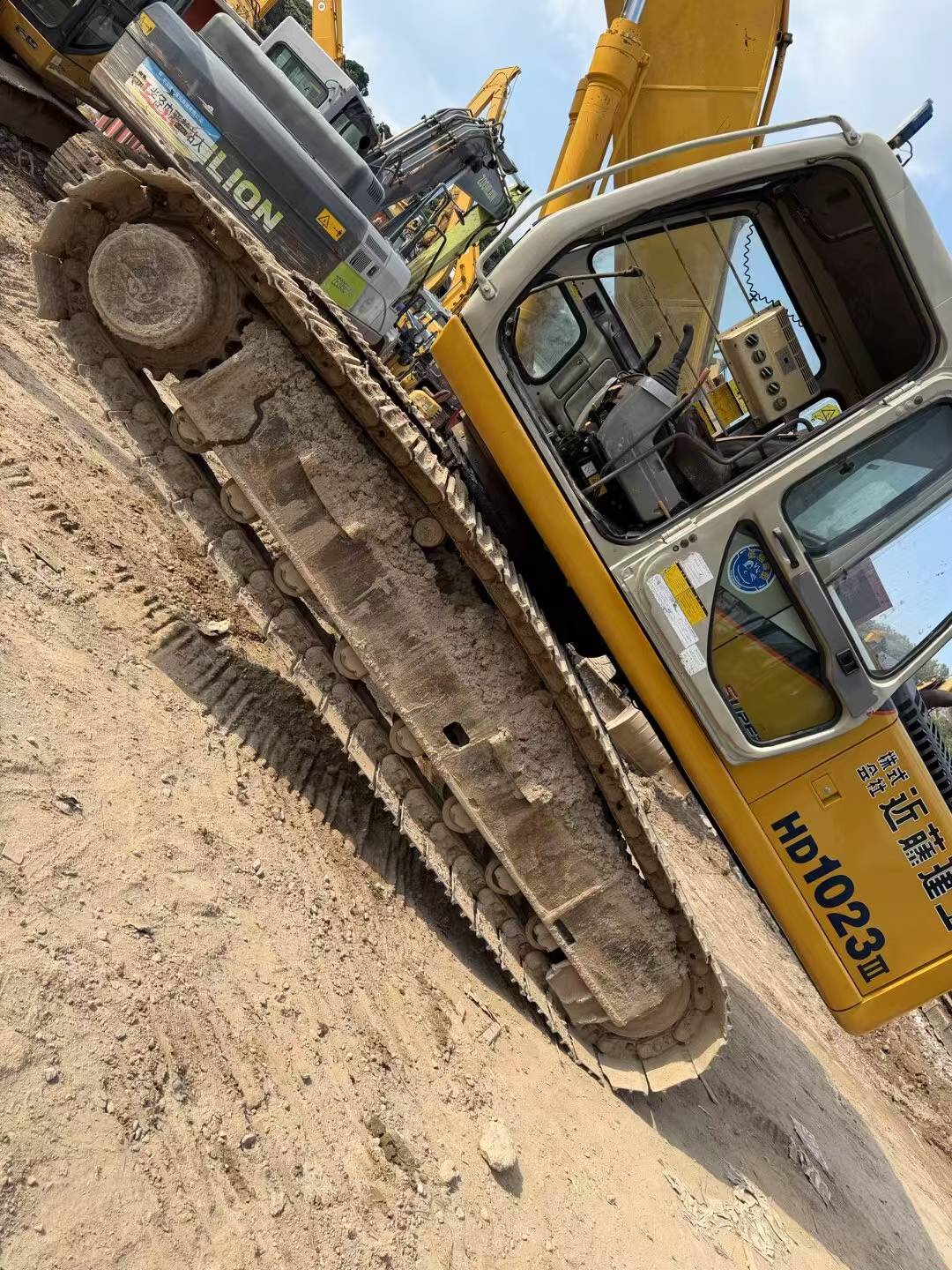 Buy Kato HD1023-LC Used Excavator / 5 Buy Kato HD1023-LC Used Excavator / 5