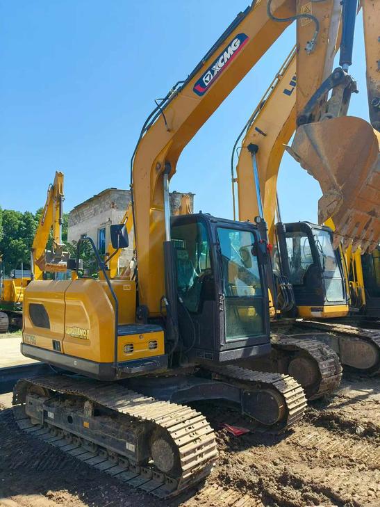 Buy XCMG XE75C Used Excavator / 1