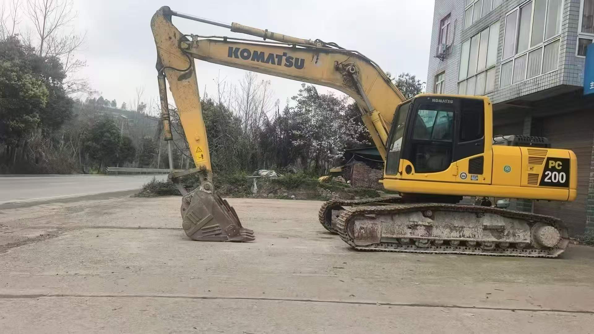 Buy Komatsu PC200-8 Used Excavator / 2