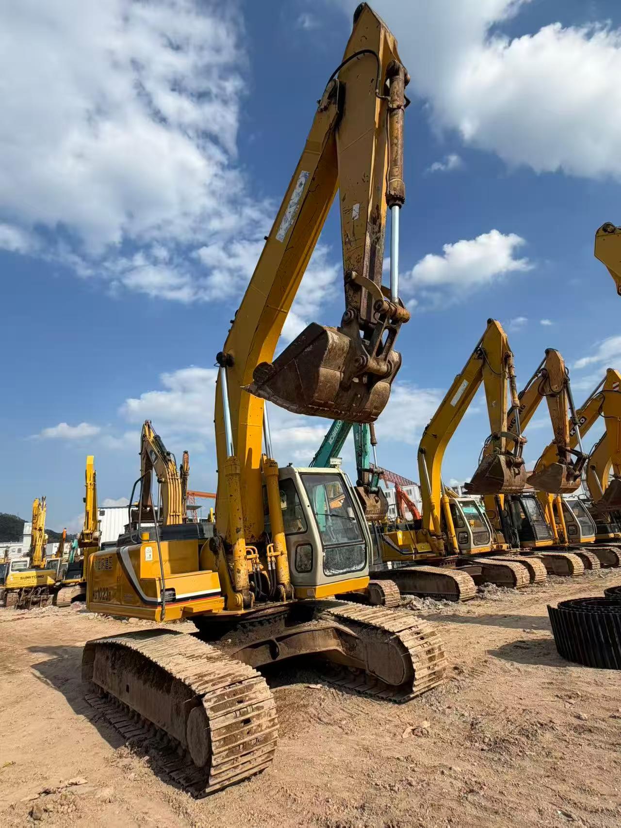Buy Kato HD1023-LC Used Excavator / 3 Buy Kato HD1023-LC Used Excavator / 3
