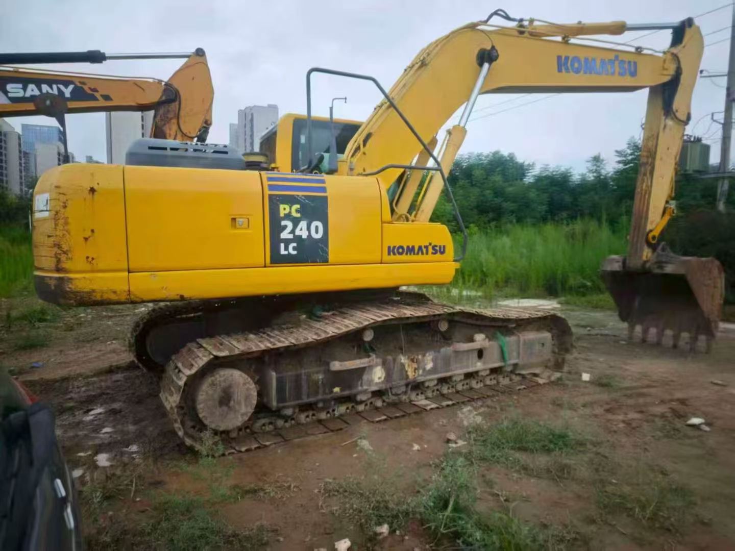 Buy Komatsu PC220 Used Excavator / 5 Buy Komatsu PC220 Used Excavator / 5
