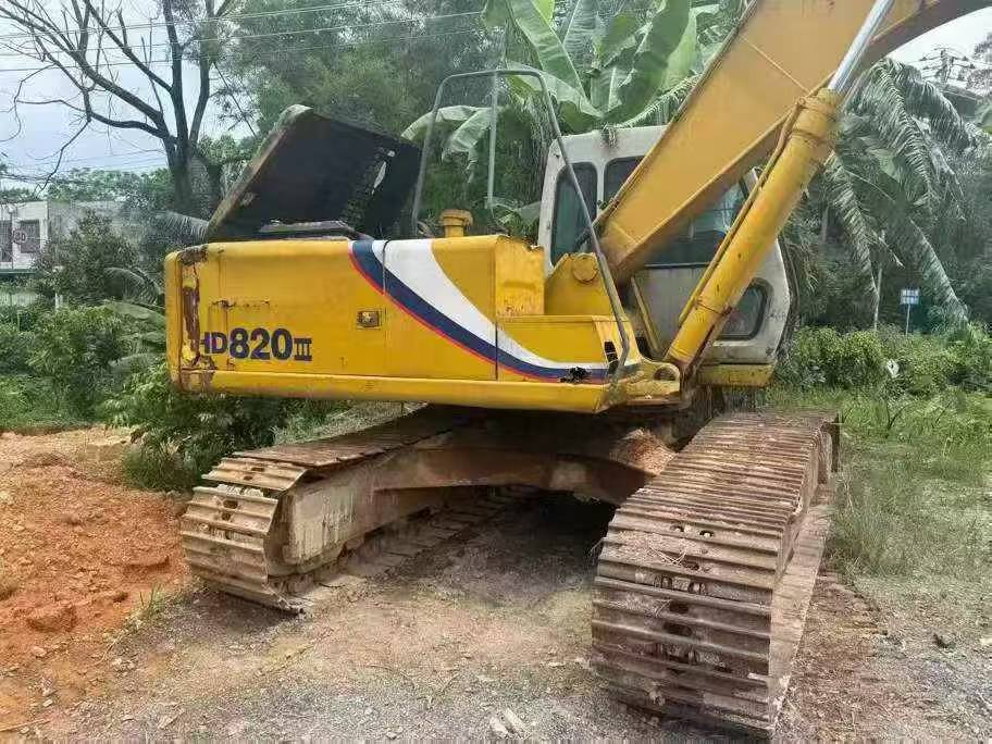 Buy Kato 820-3SP Used Excavator / 3 Buy Kato 820-3SP Used Excavator / 3