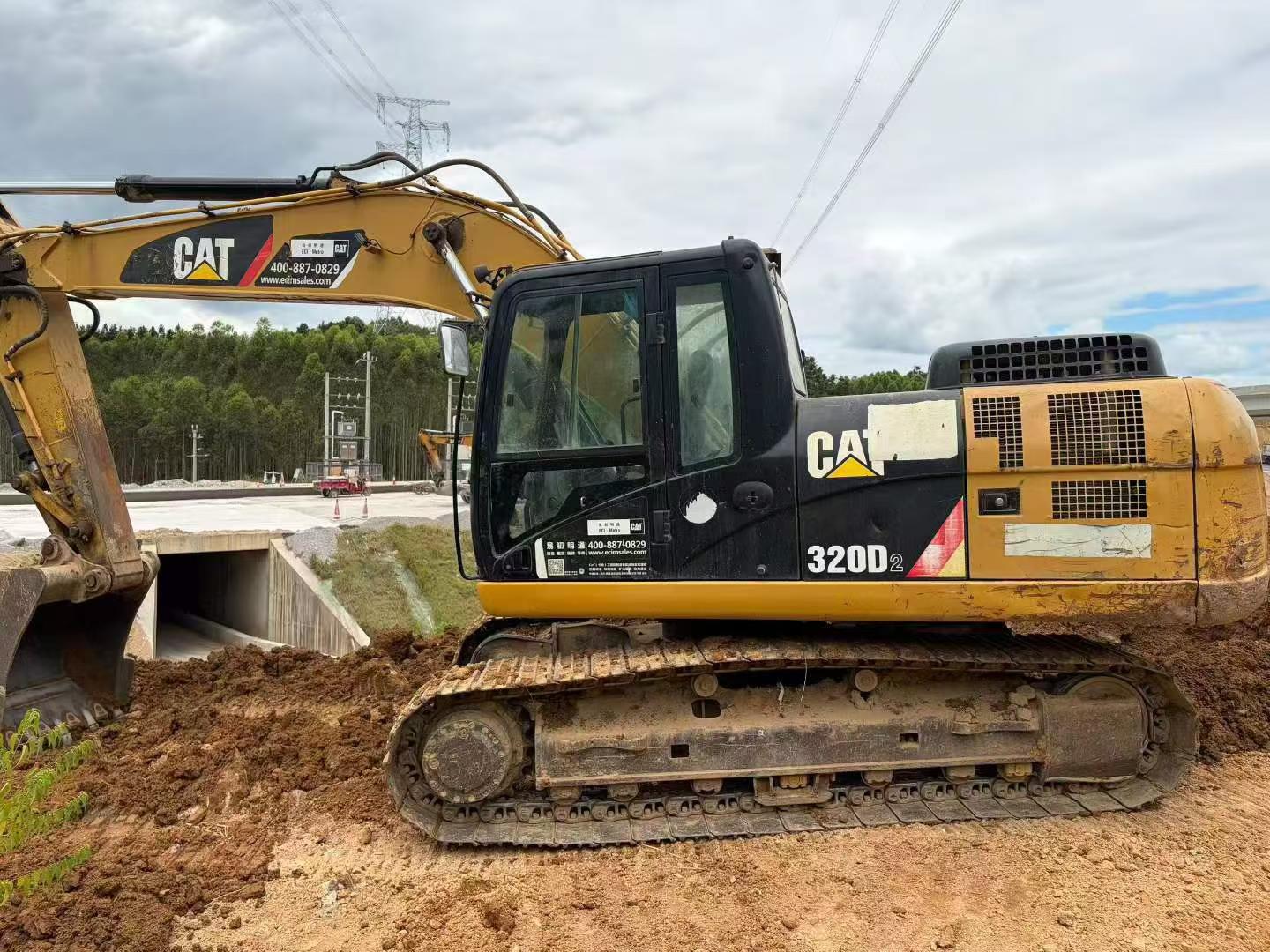 Buy Caterpillar 320D Used Excavator / 2 Buy Caterpillar 320D Used Excavator / 2