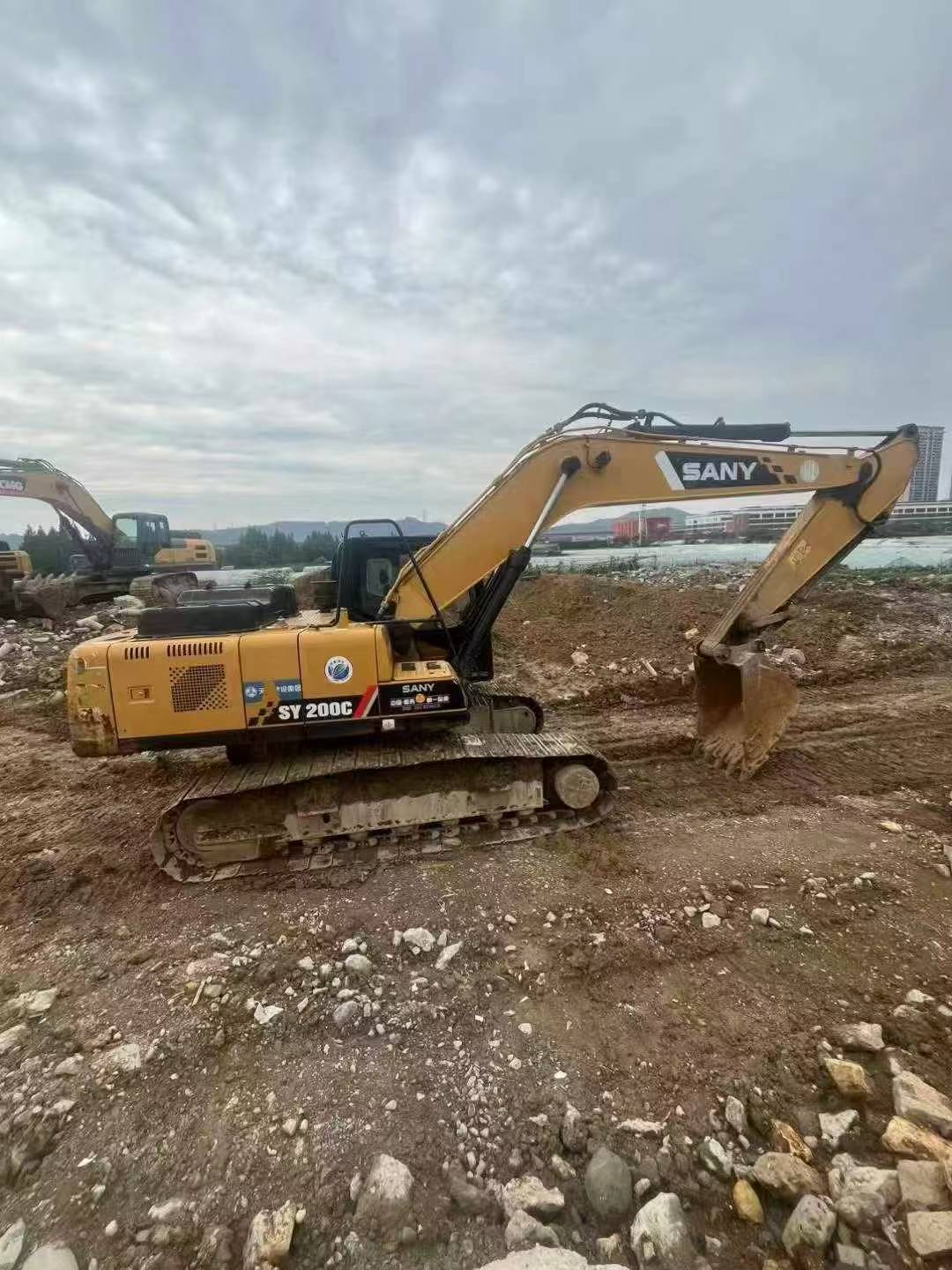 Buy Sany SY200C Used Excavator / 4