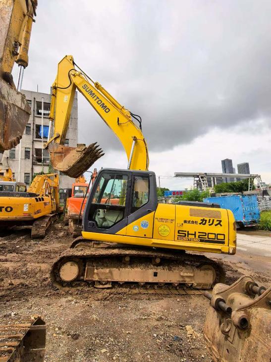 Buy Sumitomo SH200A5 Used Excavator / 1