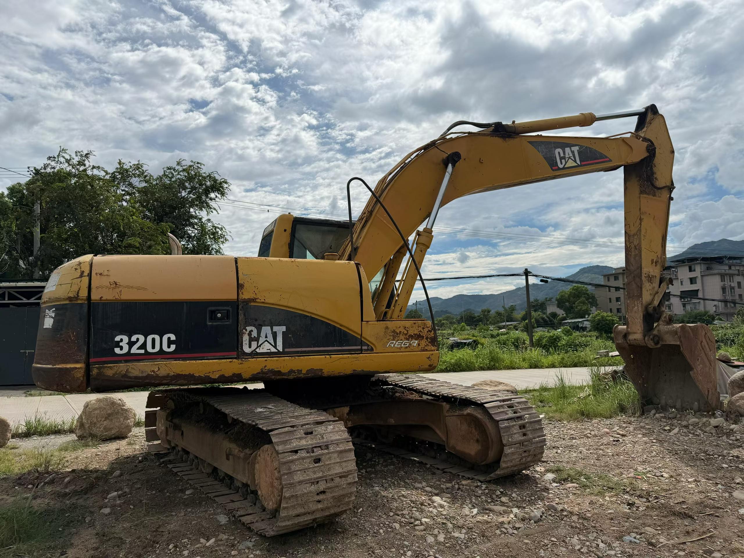 Buy Caterpillar 320C Used Excavator / 3