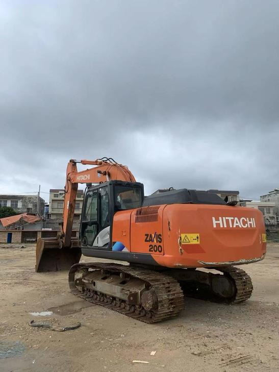 Buy Hitachi EX200-5 Used Excavator / 1