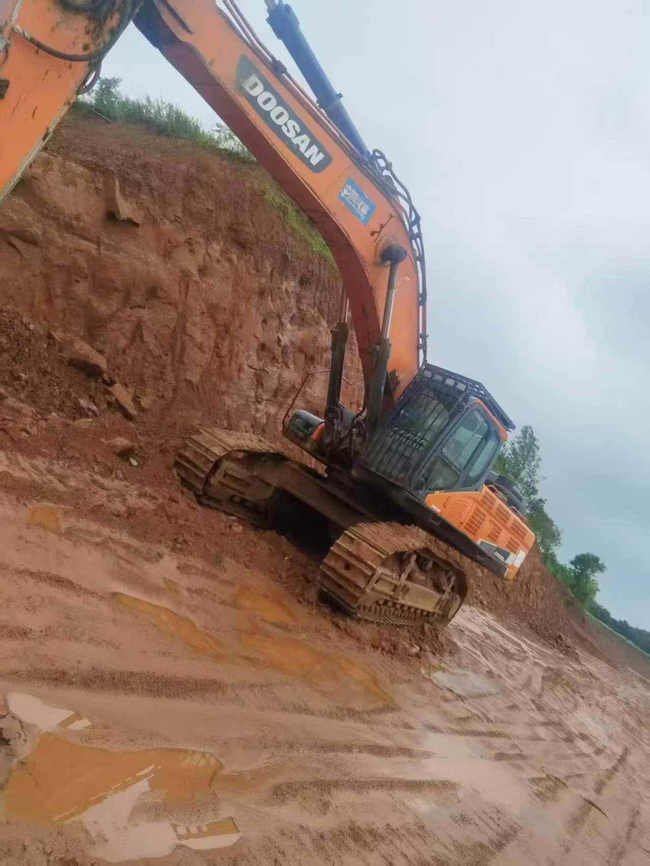 Buy Doosan DH500 Used Excavator / 1