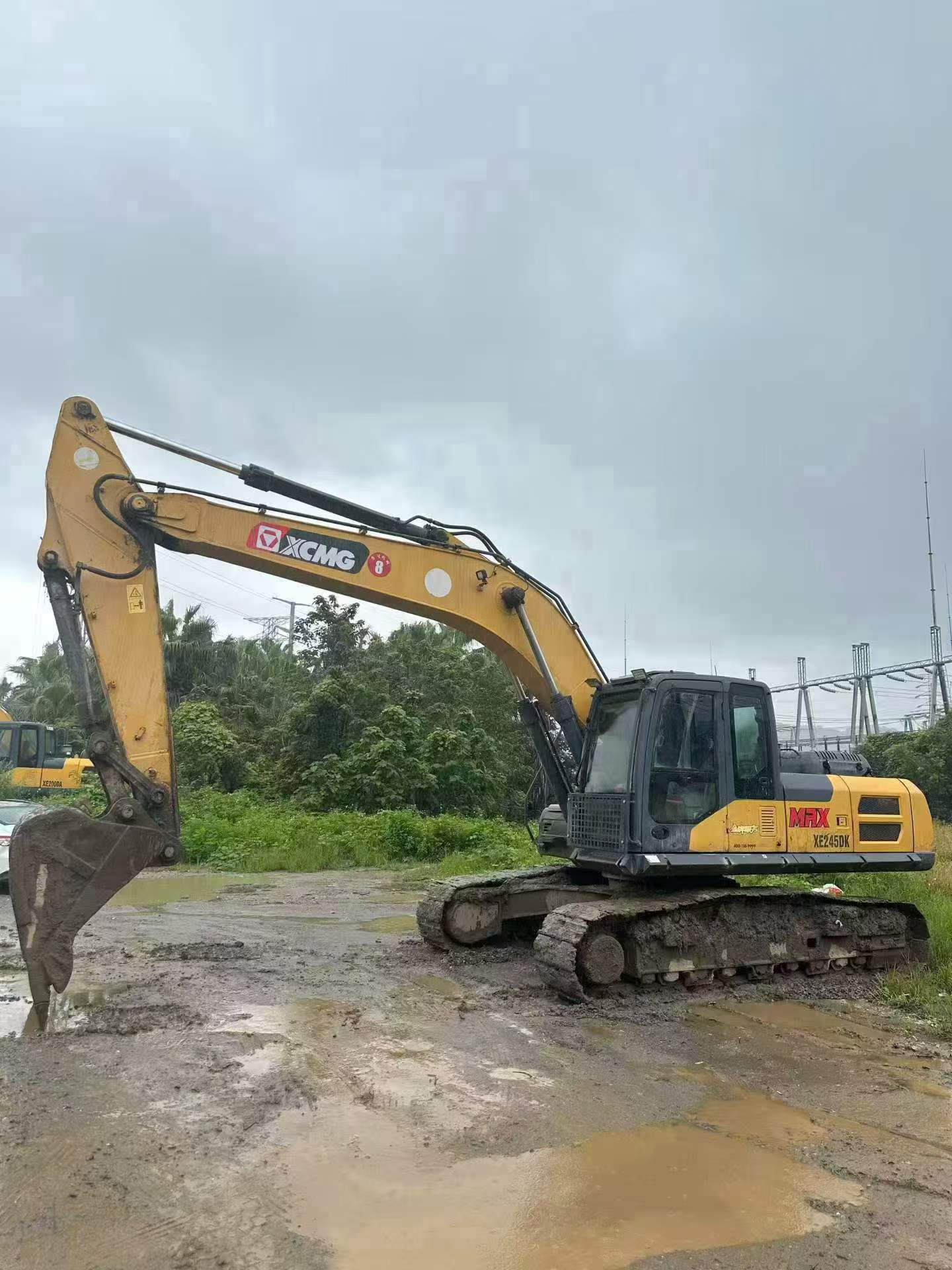 Buy XCMG XE245D Used Excavator / 2