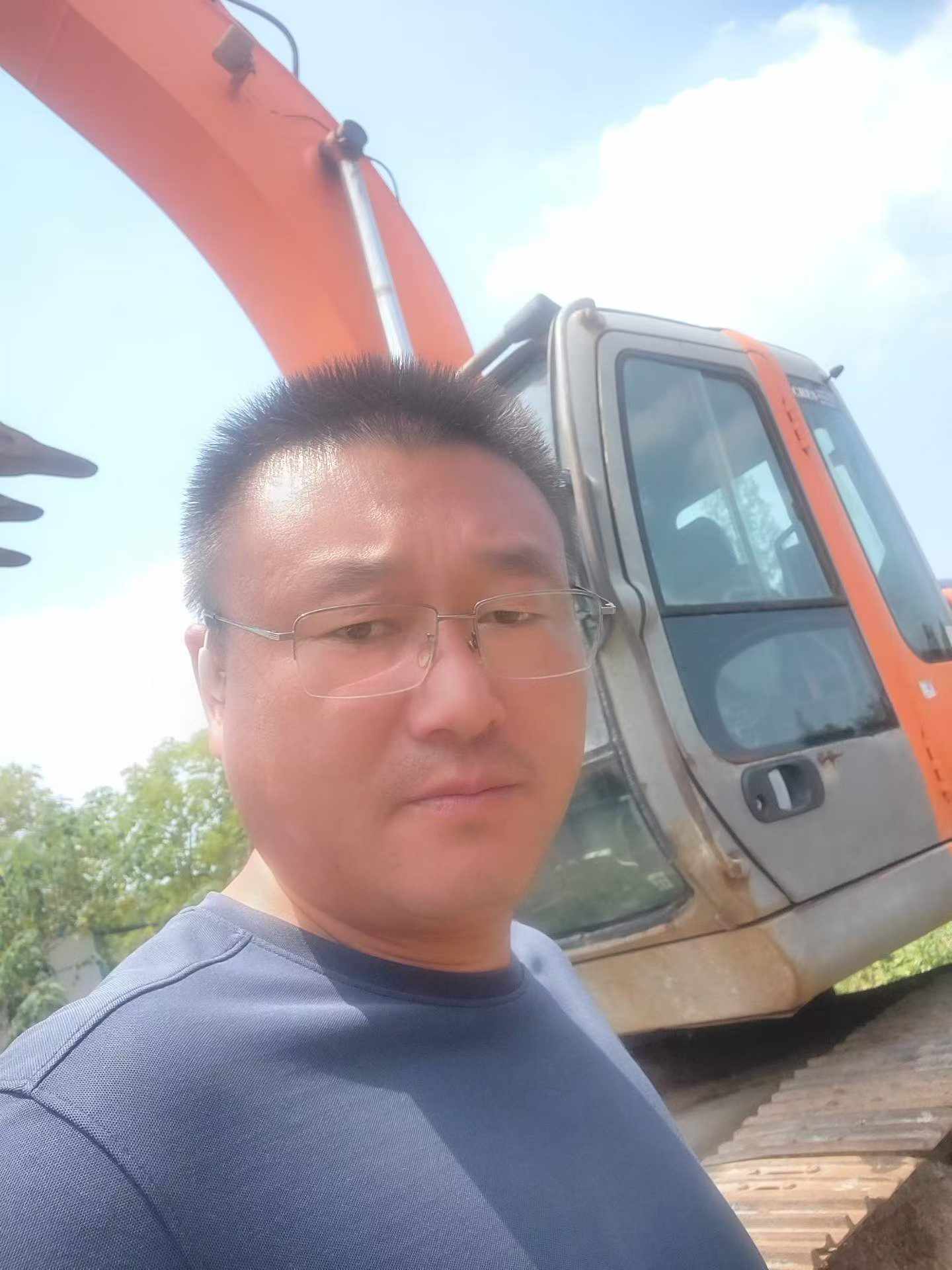 Buy Hitachi EX230-6 Used Excavator / 2 Buy Hitachi EX230-6 Used Excavator / 2