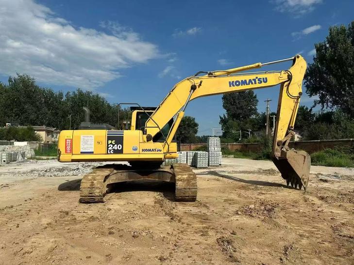 Buy Komatsu PC240-6 Used Excavator / 1