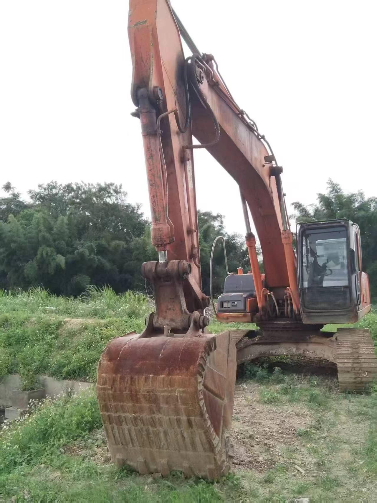 Compre Escavadeira Hitachi EX230-5 Usada / 2