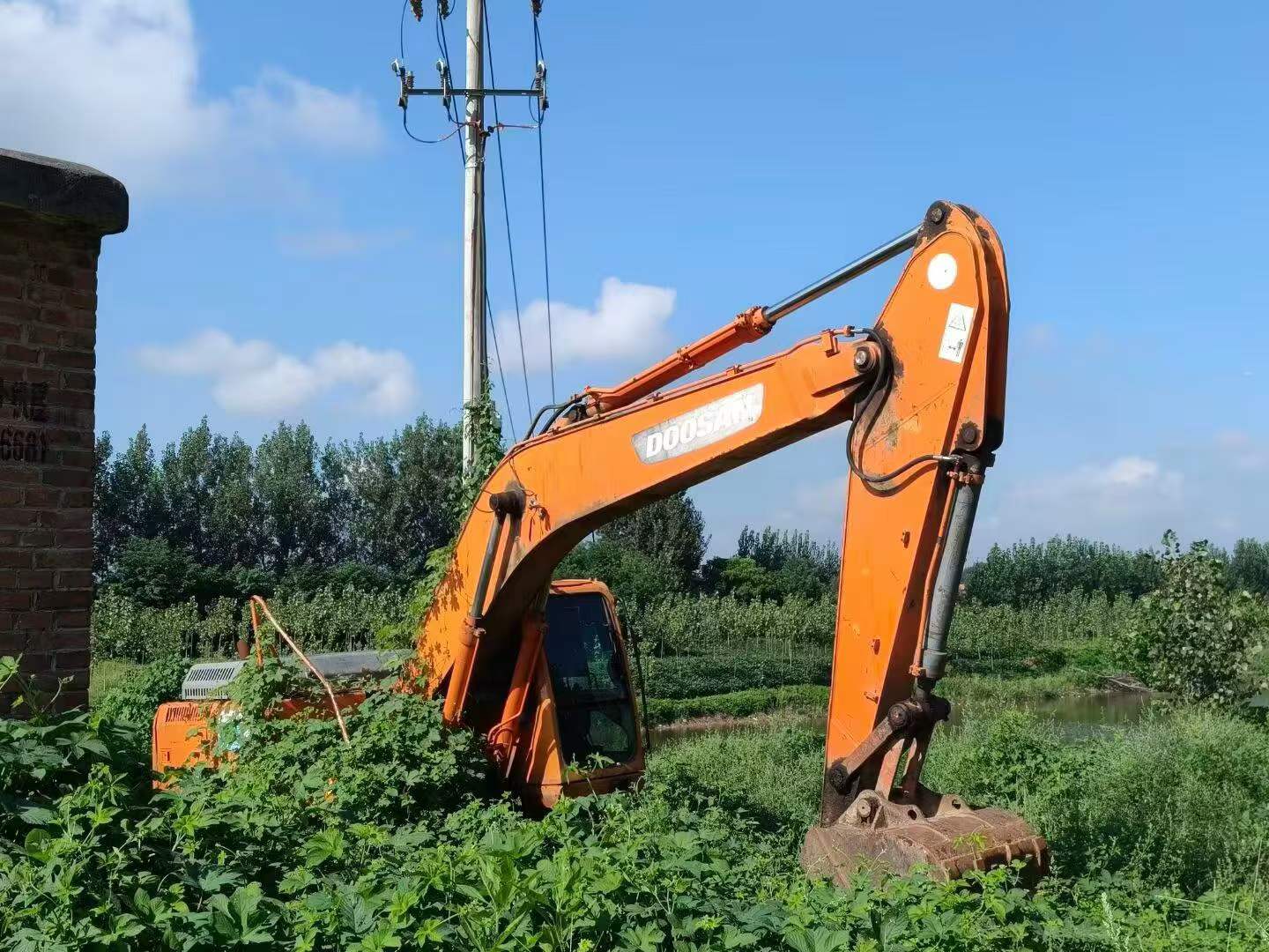 Buy Doosan DH215-9 Used Excavator / 2 Buy Doosan DH215-9 Used Excavator / 2