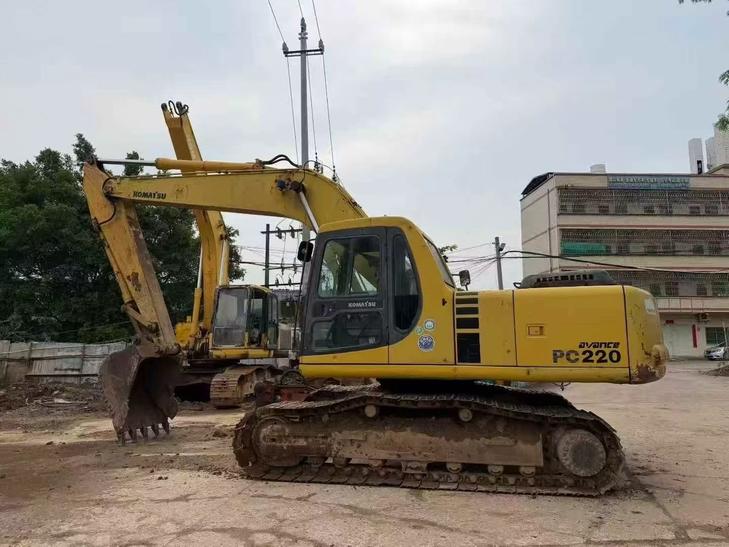 Buy Komatsu PC200-6 Used Excavator / 1