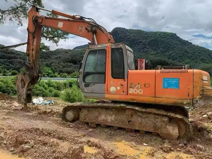Buy Hitachi ZX200-6 Used Excavator / 1