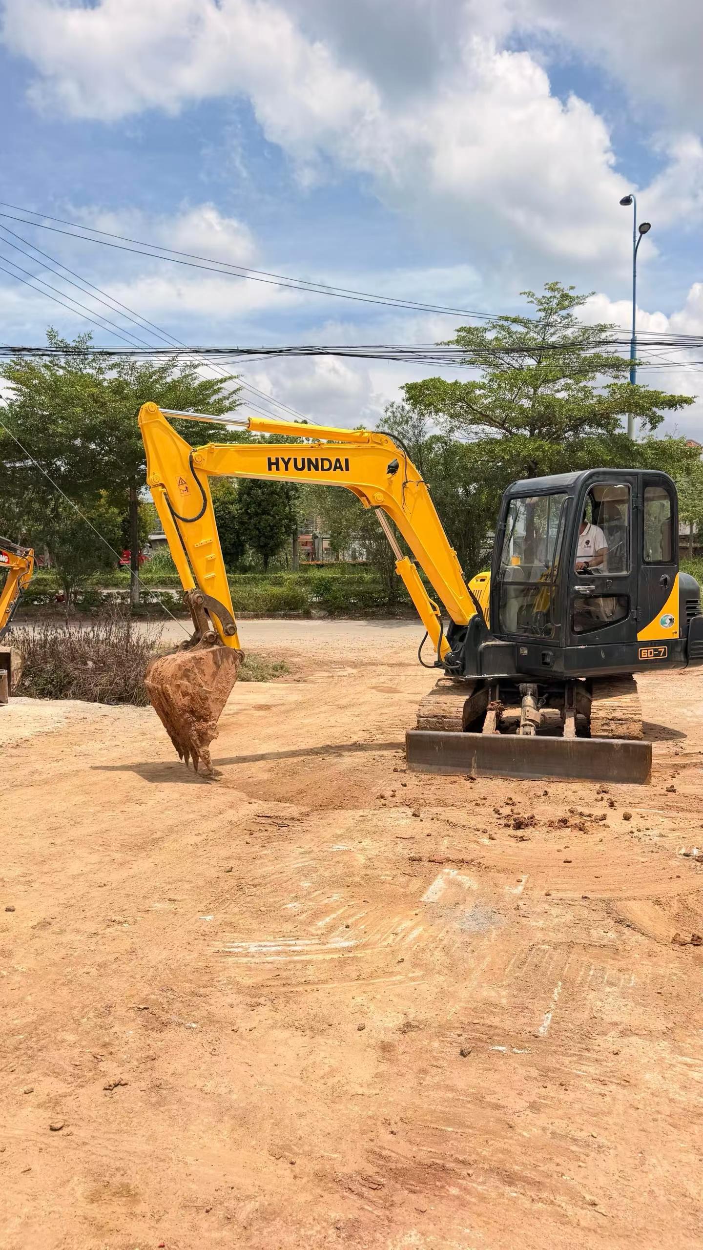 Buy Hyundai HX60 Used Excavator / 4