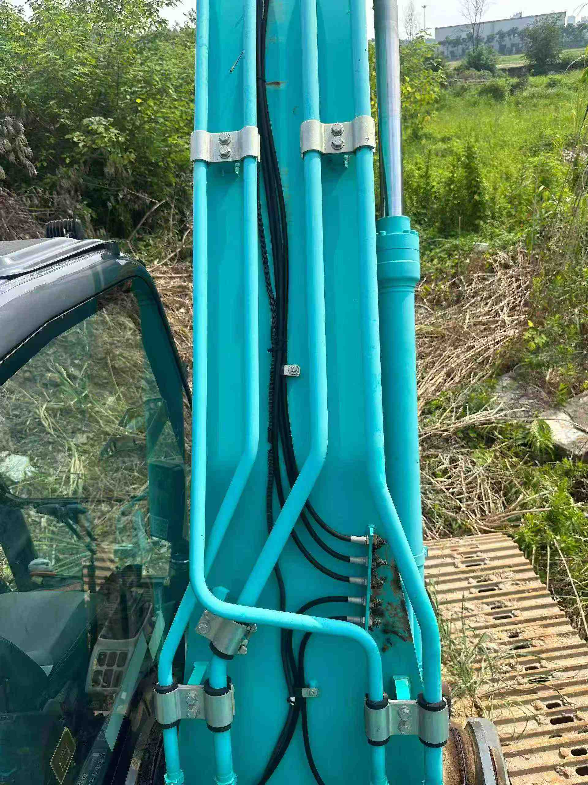 Buy Kobelco SK200-10 Used Excavator / 4 Buy Kobelco SK200-10 Used Excavator / 4