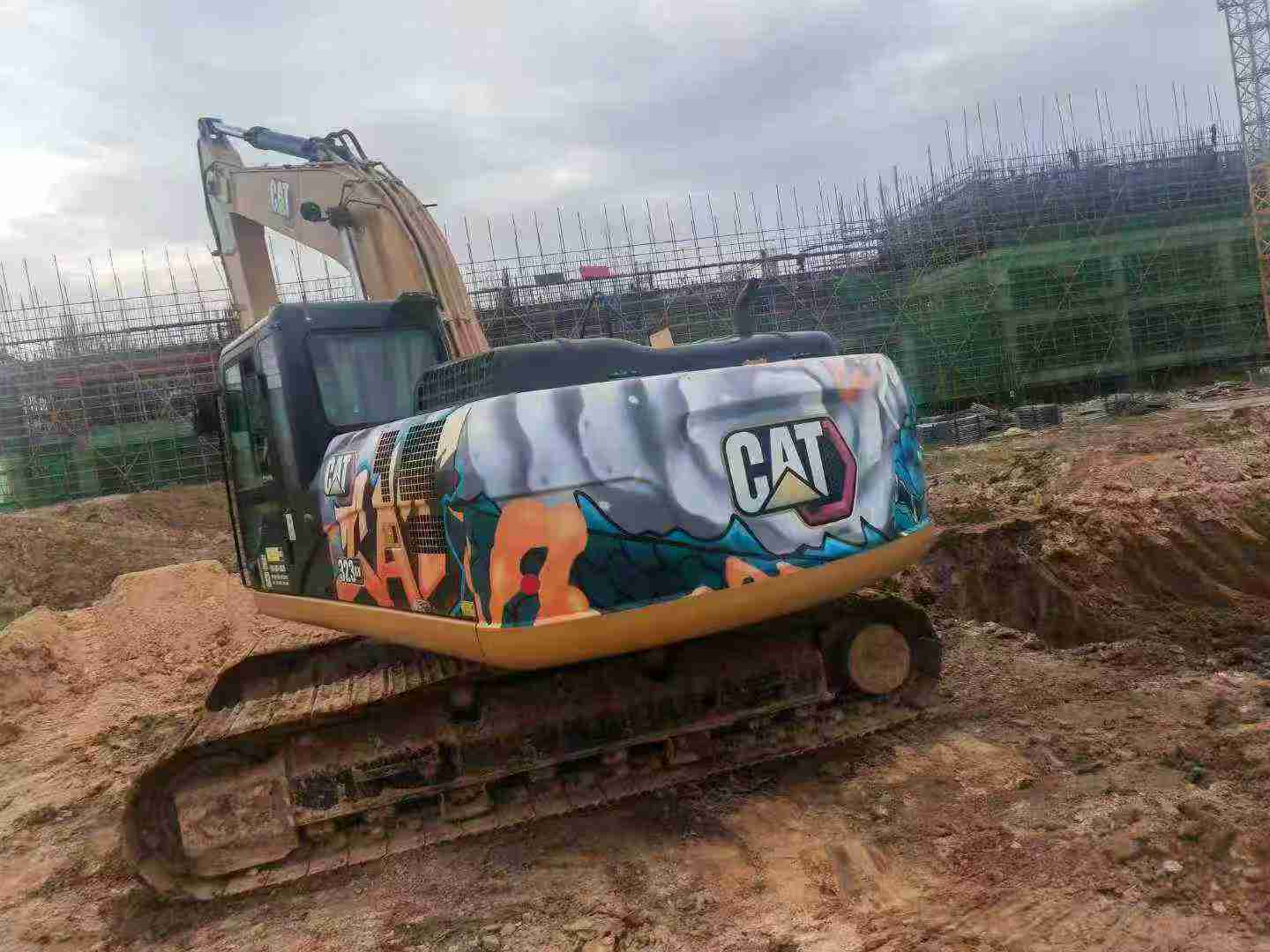 Buy Caterpillar 323 Used Excavator / 4
