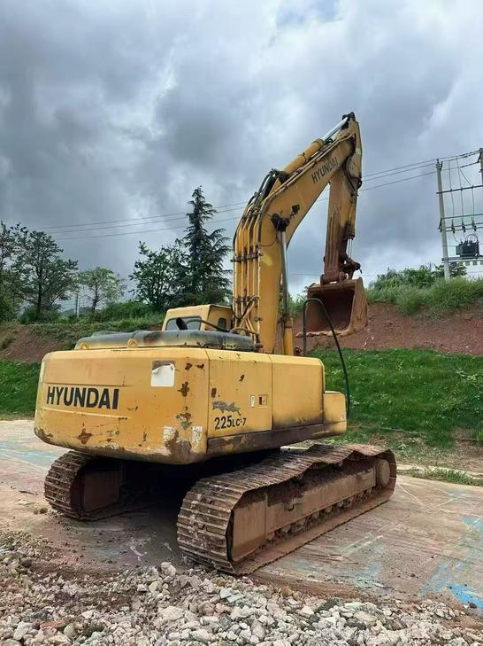 Buy Hyundai R225-7 Used Excavator / 1