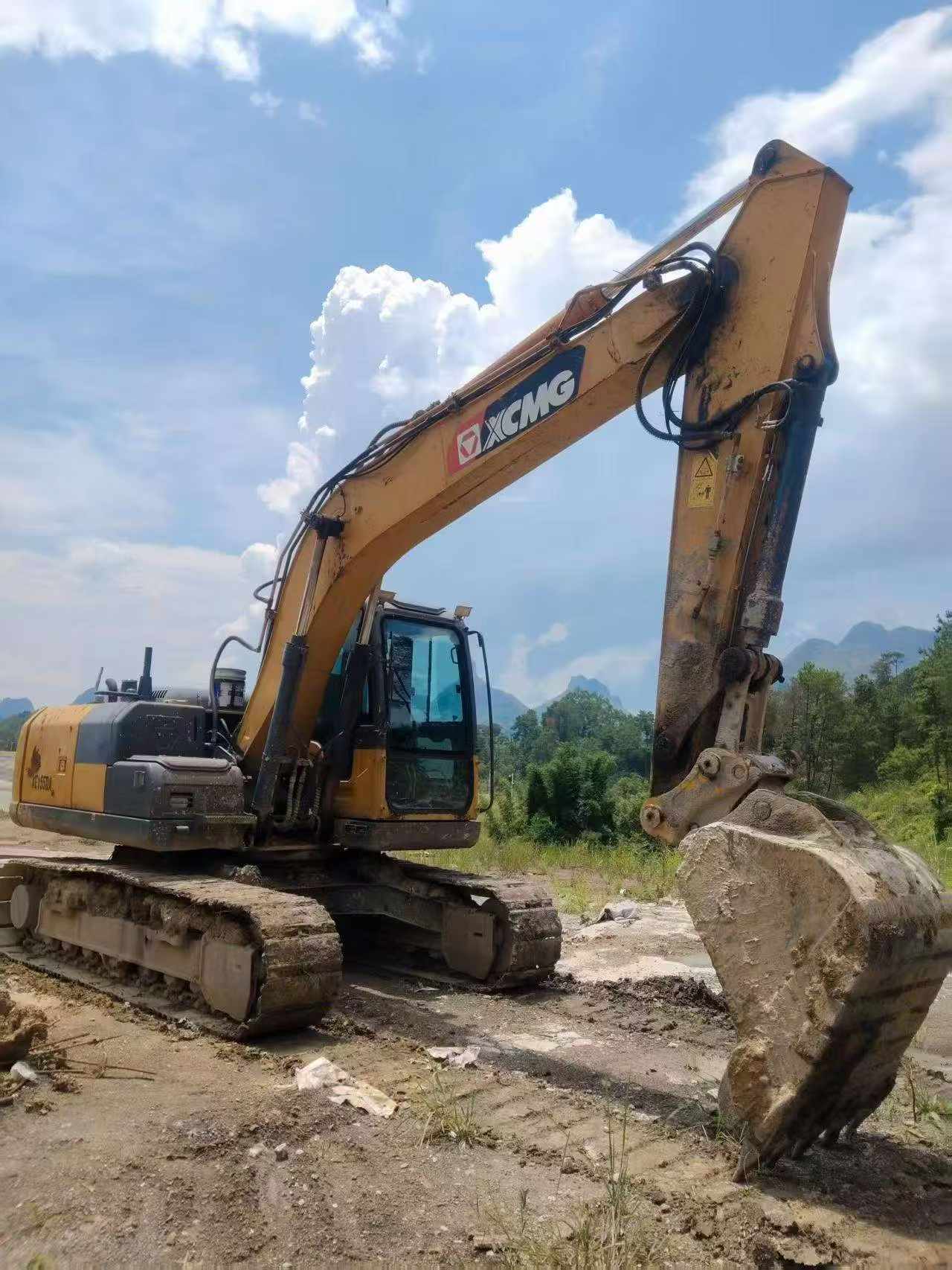 Buy XCMG XE135B Used Excavator / 1