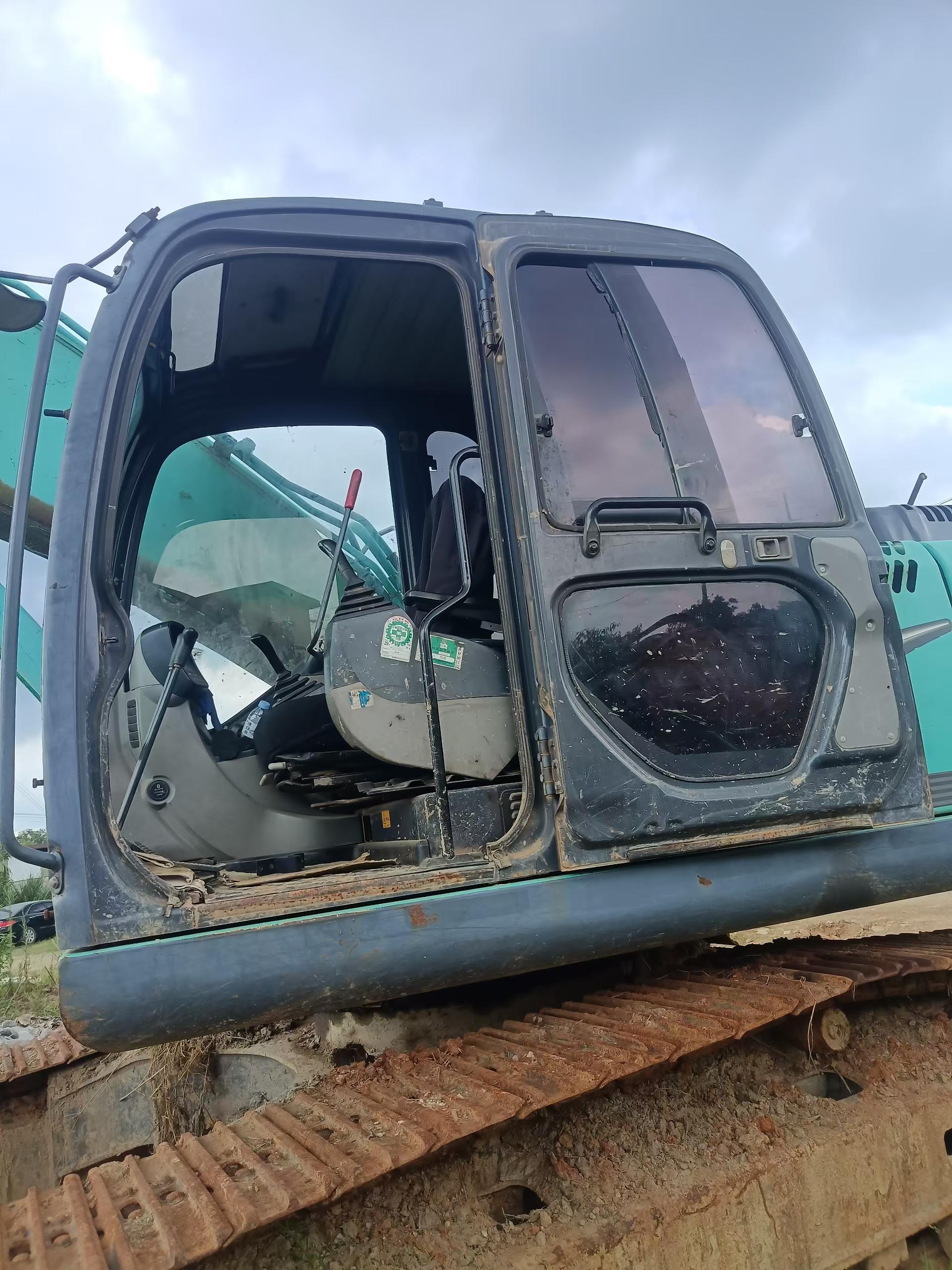 Buy Kobelco SK200-2 Used Excavator / 6
