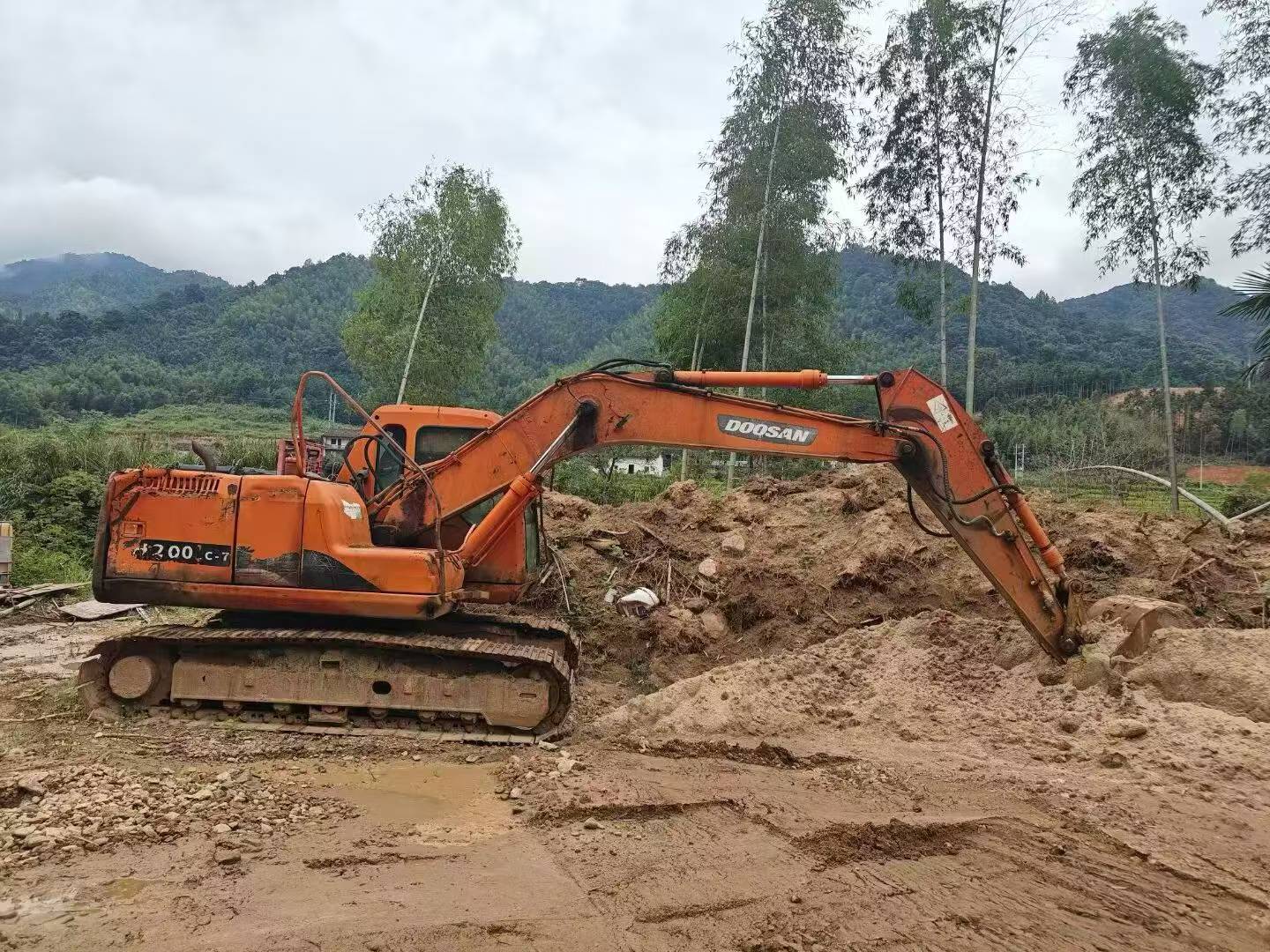 Buy Doosan DH150-7 Used Excavator / 2 Buy Doosan DH150-7 Used Excavator / 2