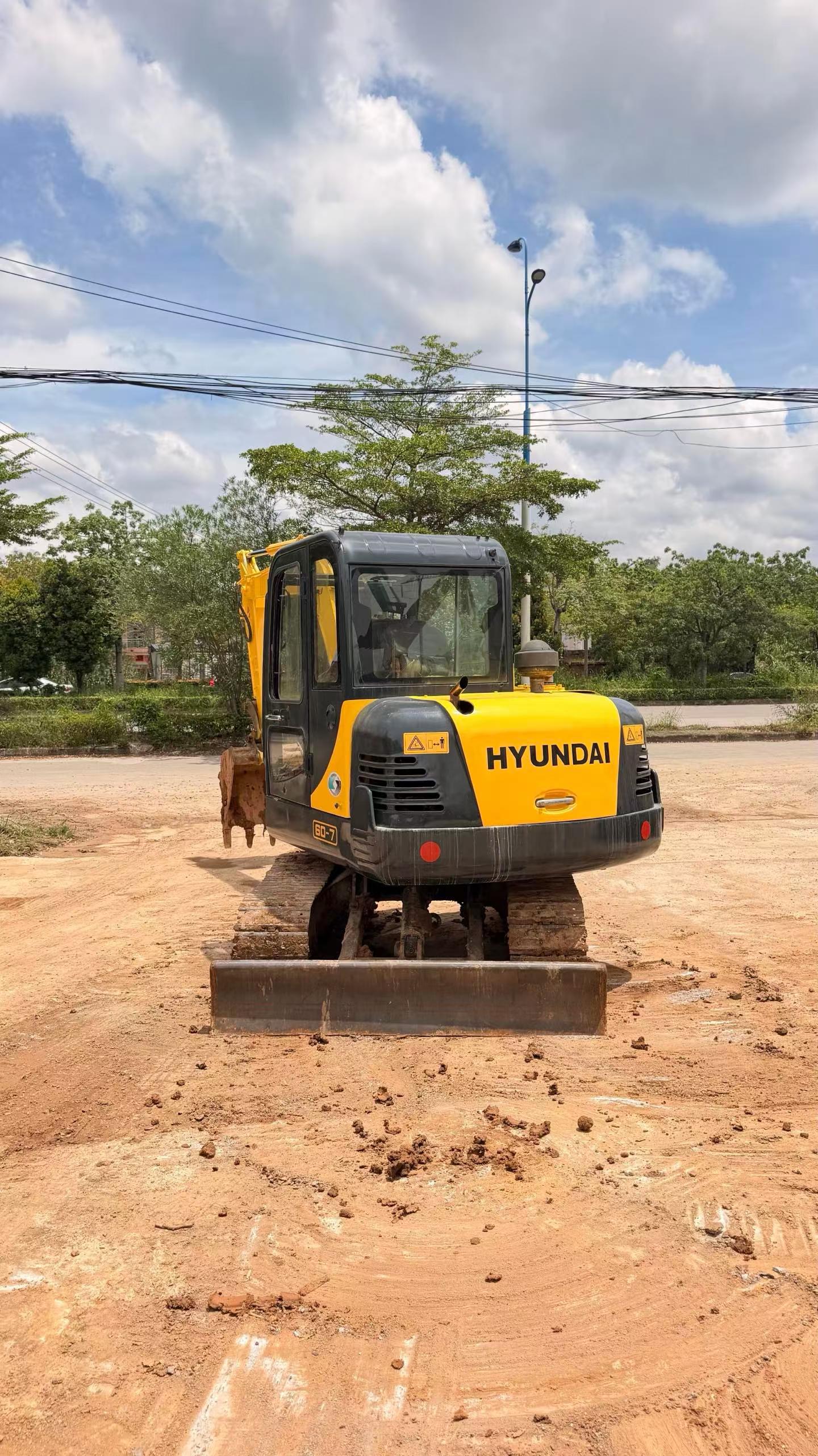 Buy Hyundai HX60 Used Excavator / 2