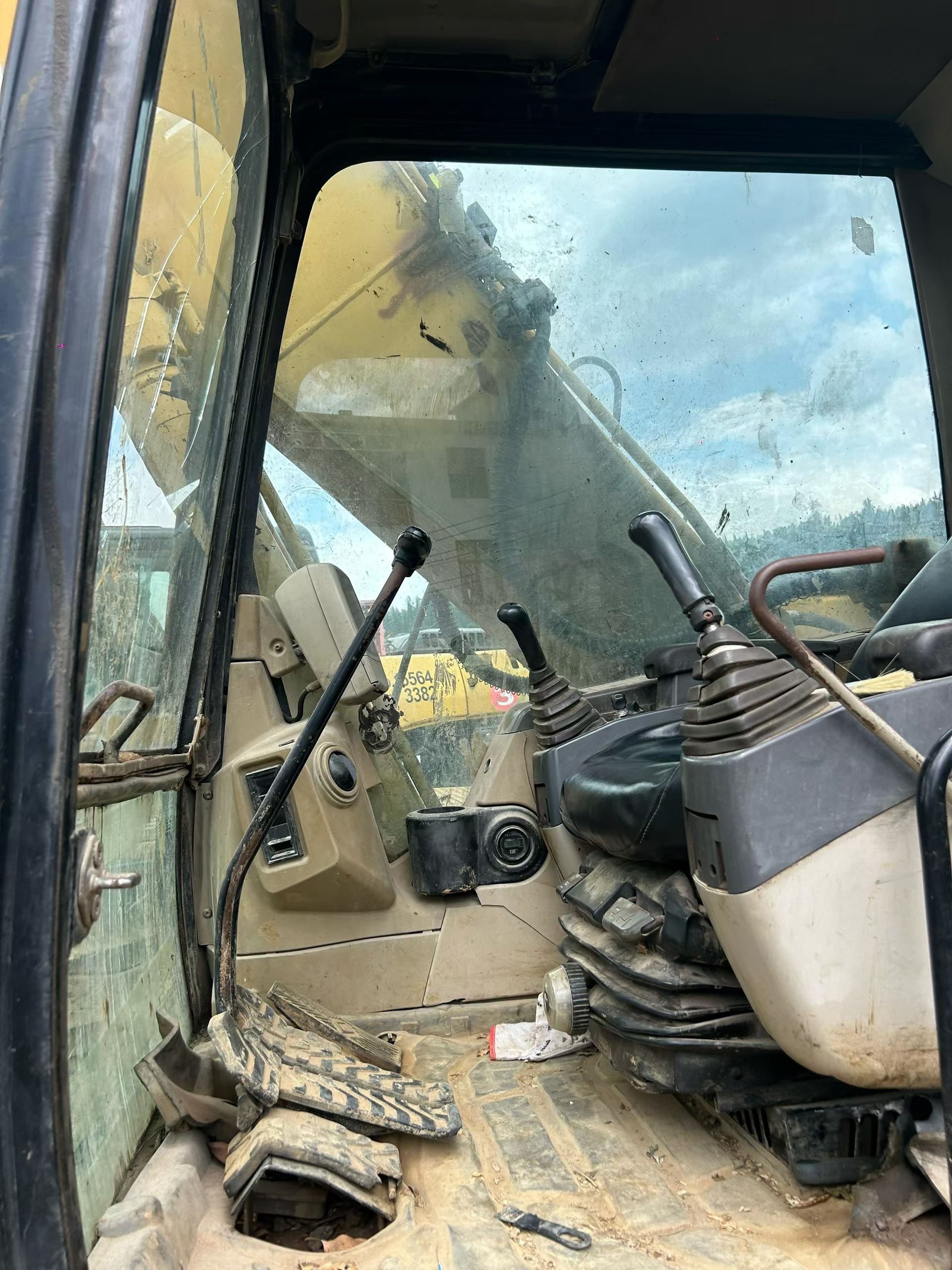 Buy Caterpillar 320C Used Excavator / 4