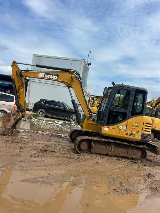 Buy XCMG XE60 Used Excavator / 1