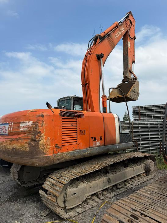 Buy Hitachi EX200-3 Used Excavator / 1
