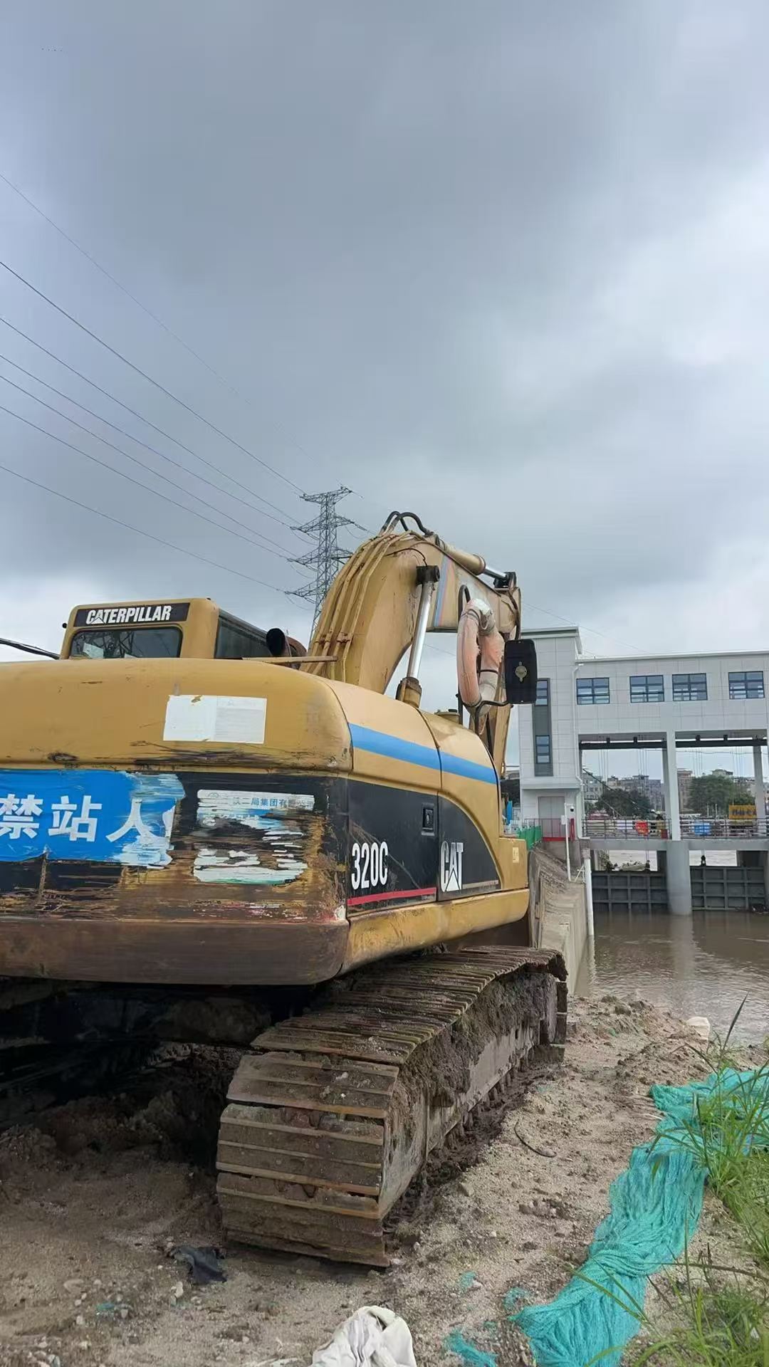 Buy Caterpillar 320C Used Excavator / 3
