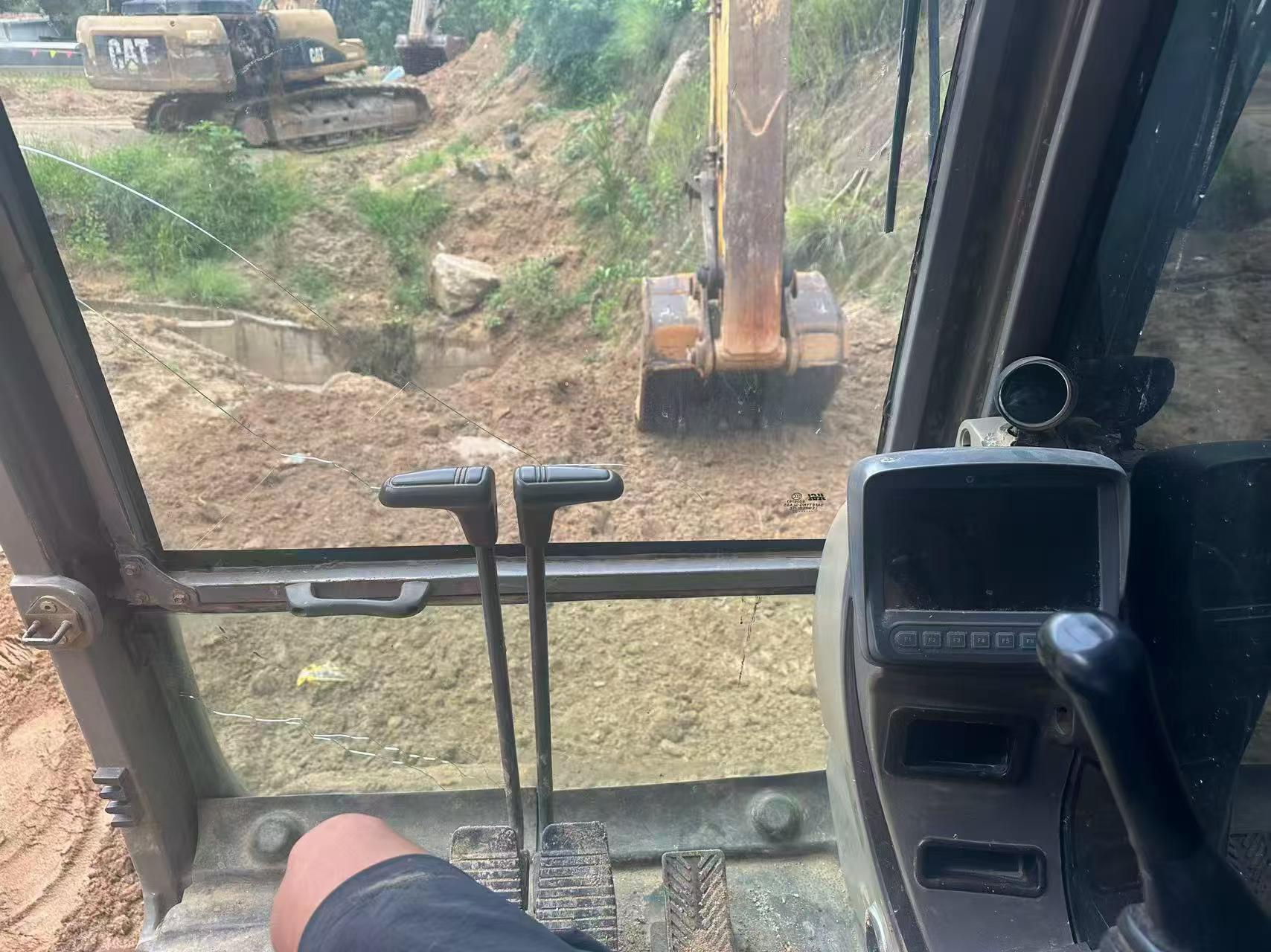 Buy XCMG XE265C Used Excavator / 3