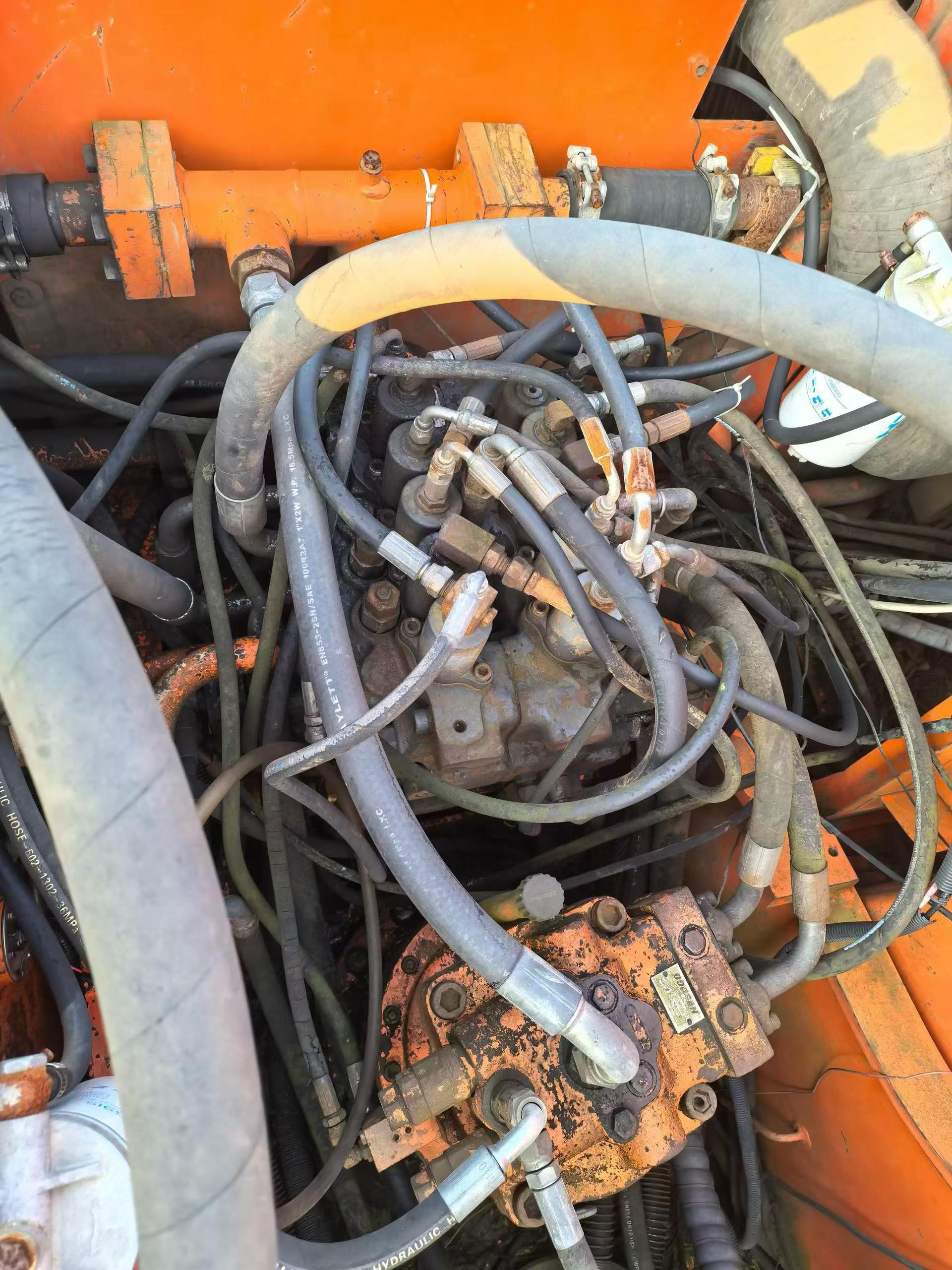 Buy Doosan DH215-7 Used Excavator / 4 Buy Doosan DH215-7 Used Excavator / 4