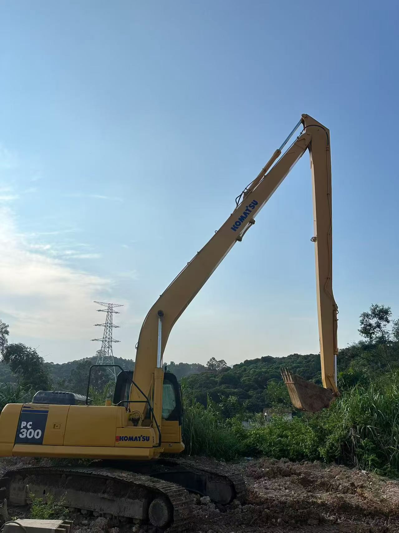 Buy Komatsu PC240-6 Used Excavator / 2