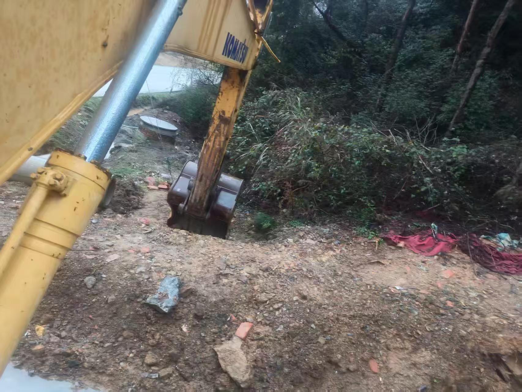 Buy Komatsu PC200-8 Used Excavator / 5